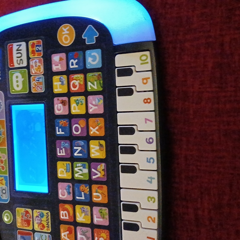 VTech Little Apps Light-Up Tablet - Picture 3 of 8